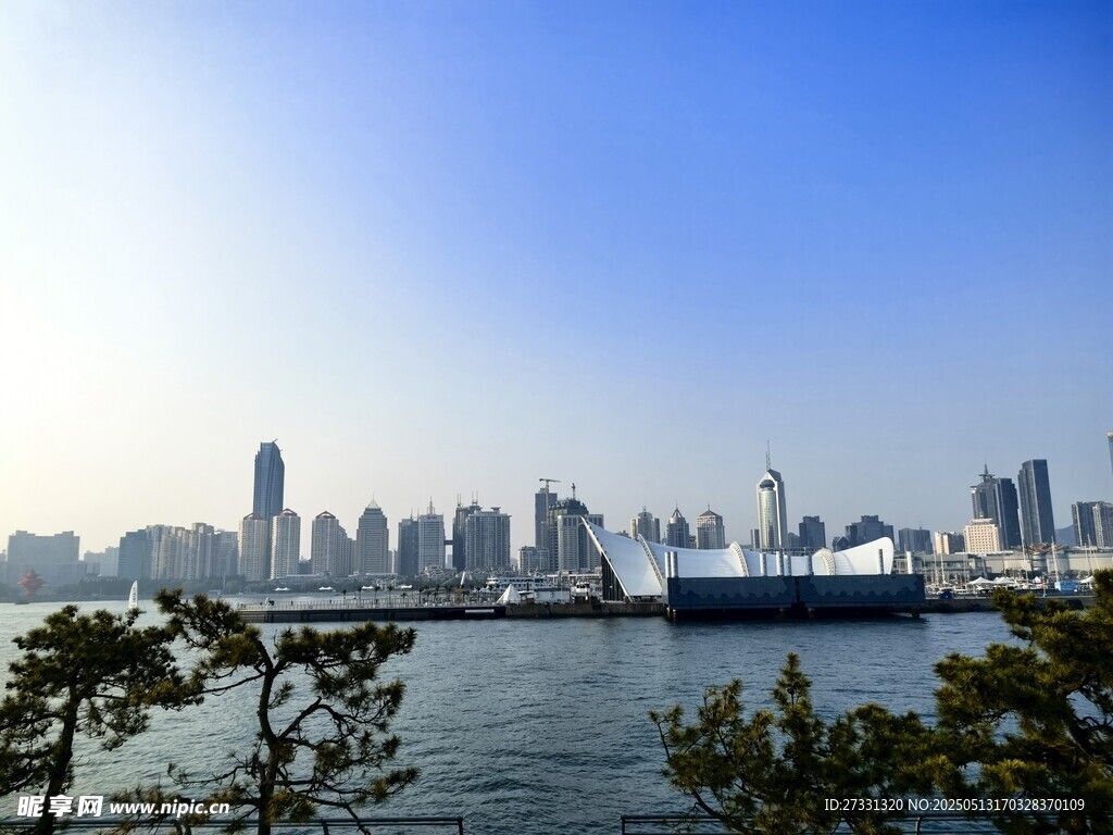 城市濱水天際線美麗景觀