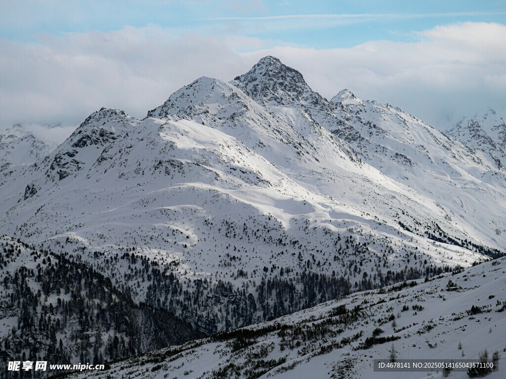 雪山壯麗風(fēng)光