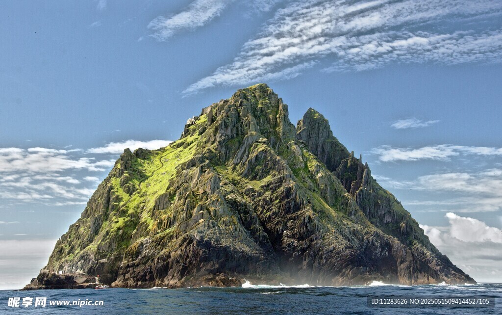 海中孤峰綠島