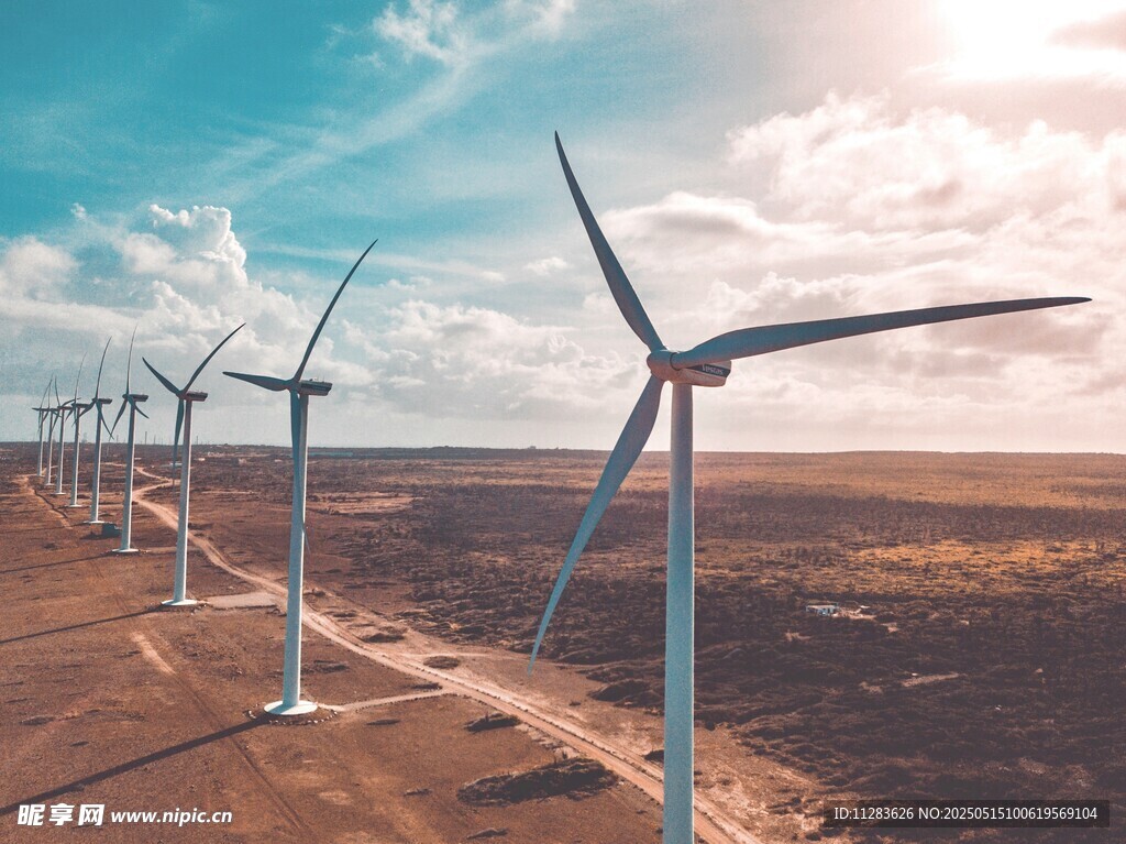 沙漠中的風力發電機組