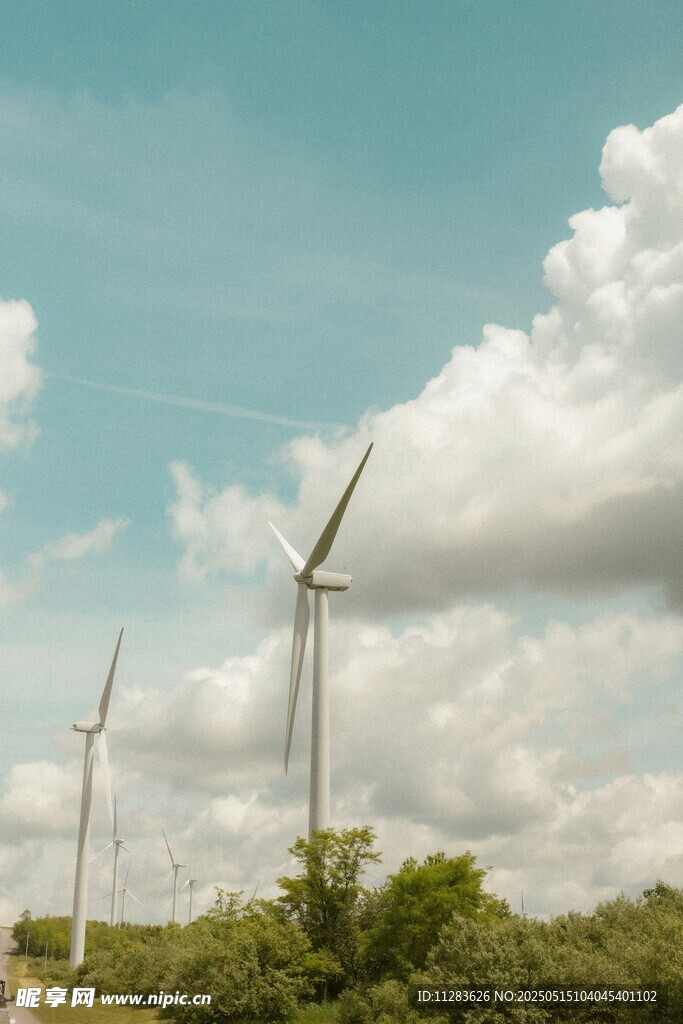 田野上的風力發電機