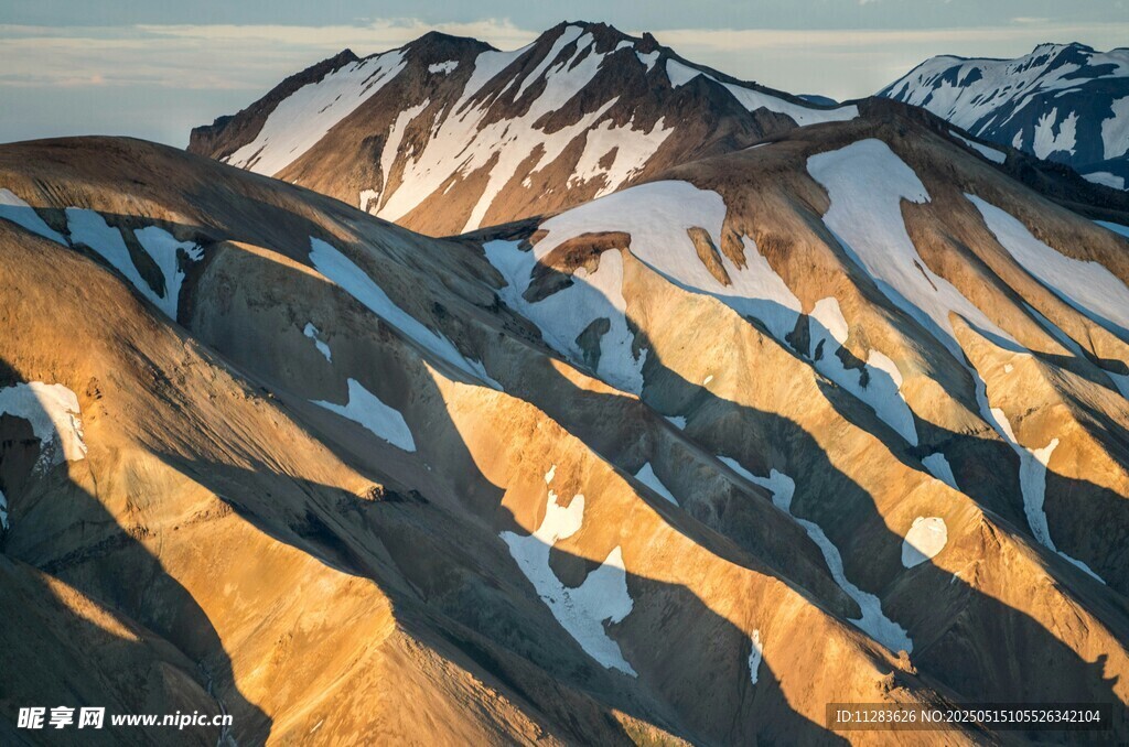 壯麗山巒景觀