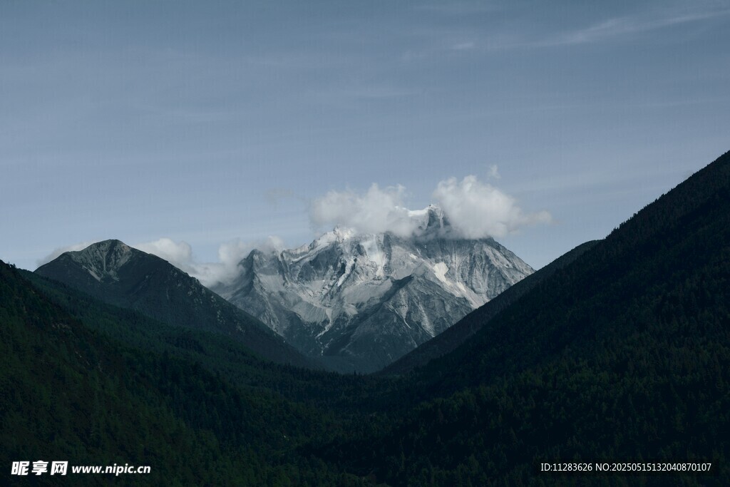 壯麗山巒與云端美景