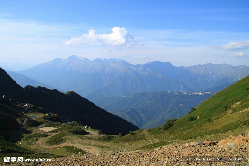壯麗山景展現(xiàn)自然之美