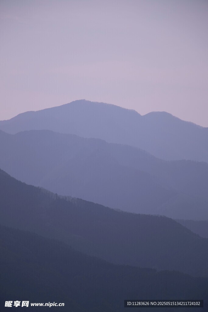遠山朦朧景致