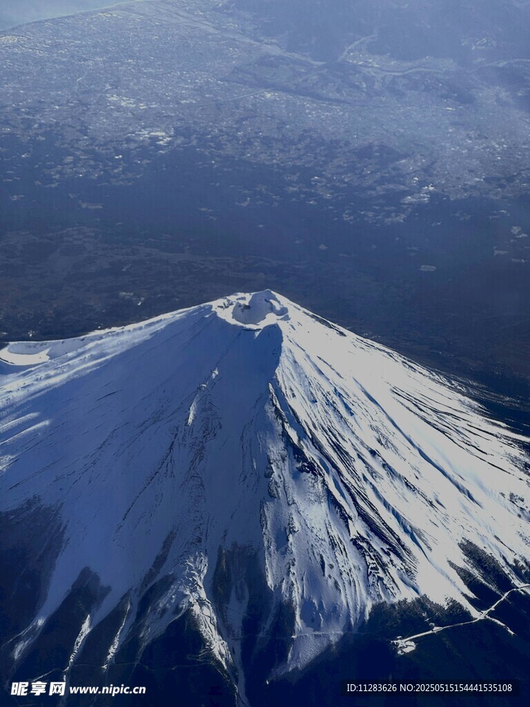 俯瞰富士山壯麗雪景