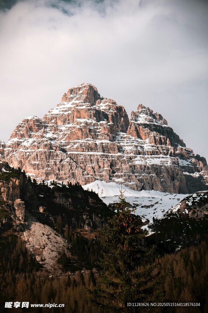 壯麗雪山景觀