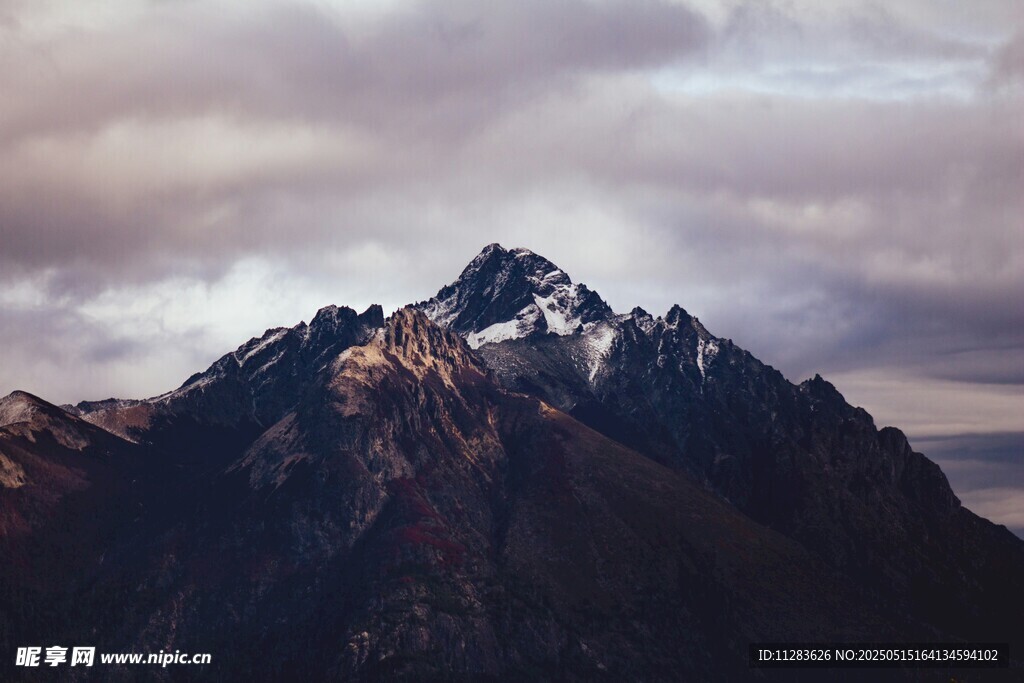 壯麗巍峨的高山景觀