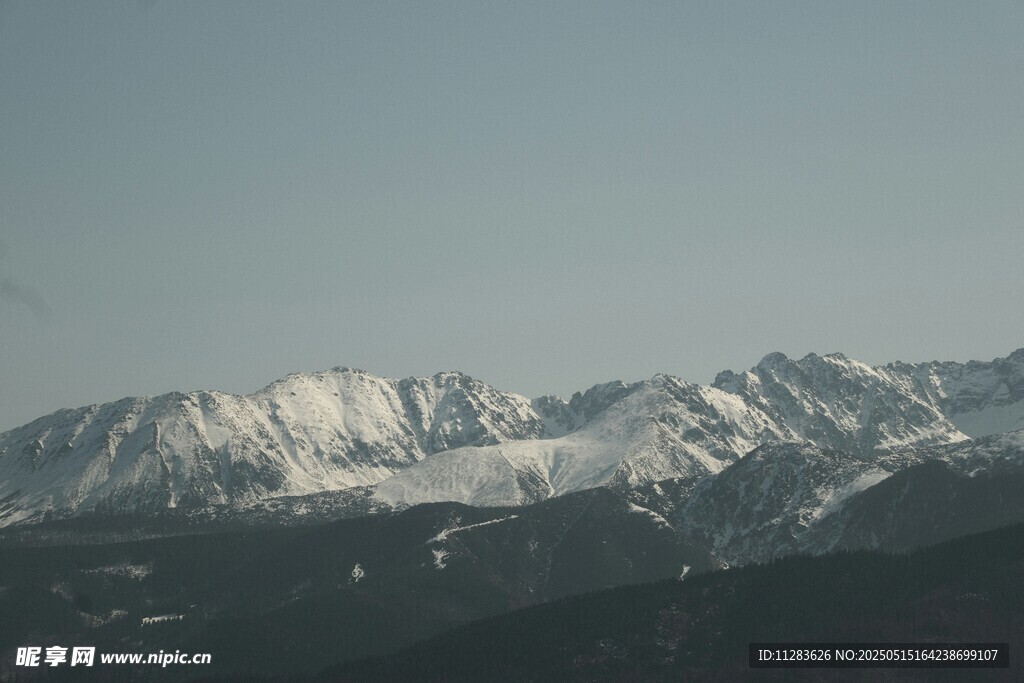 壯麗雪山遠景