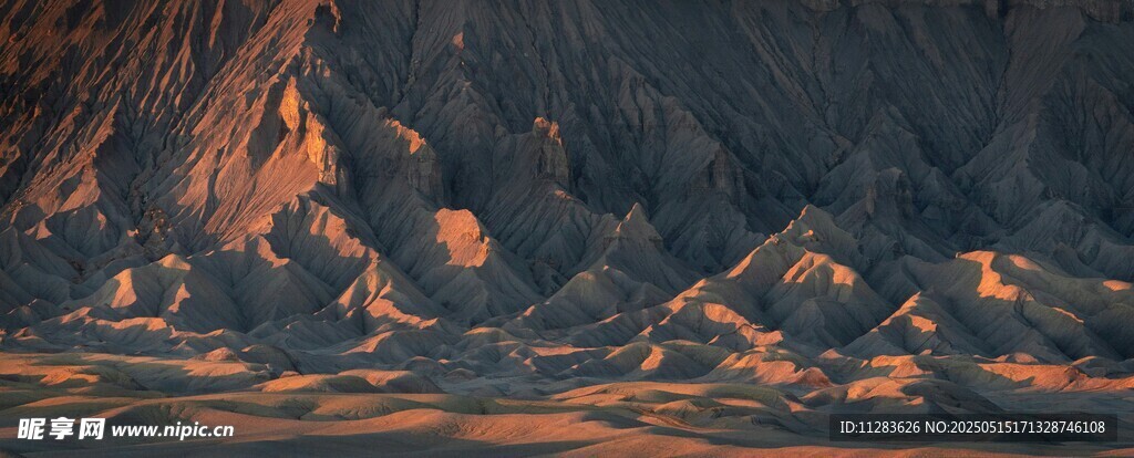 壯麗山巒夕照景觀