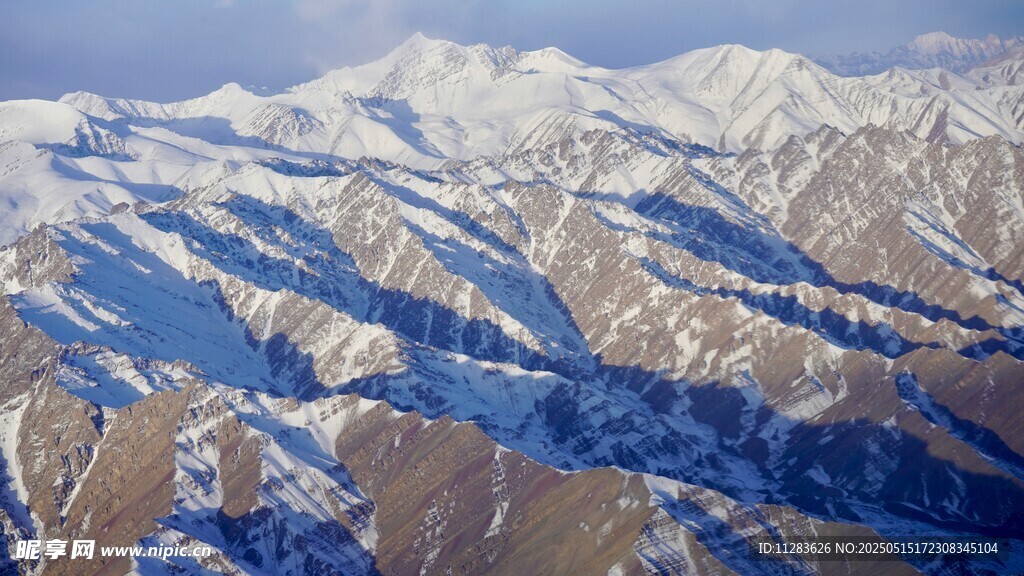 壯麗雪山景觀