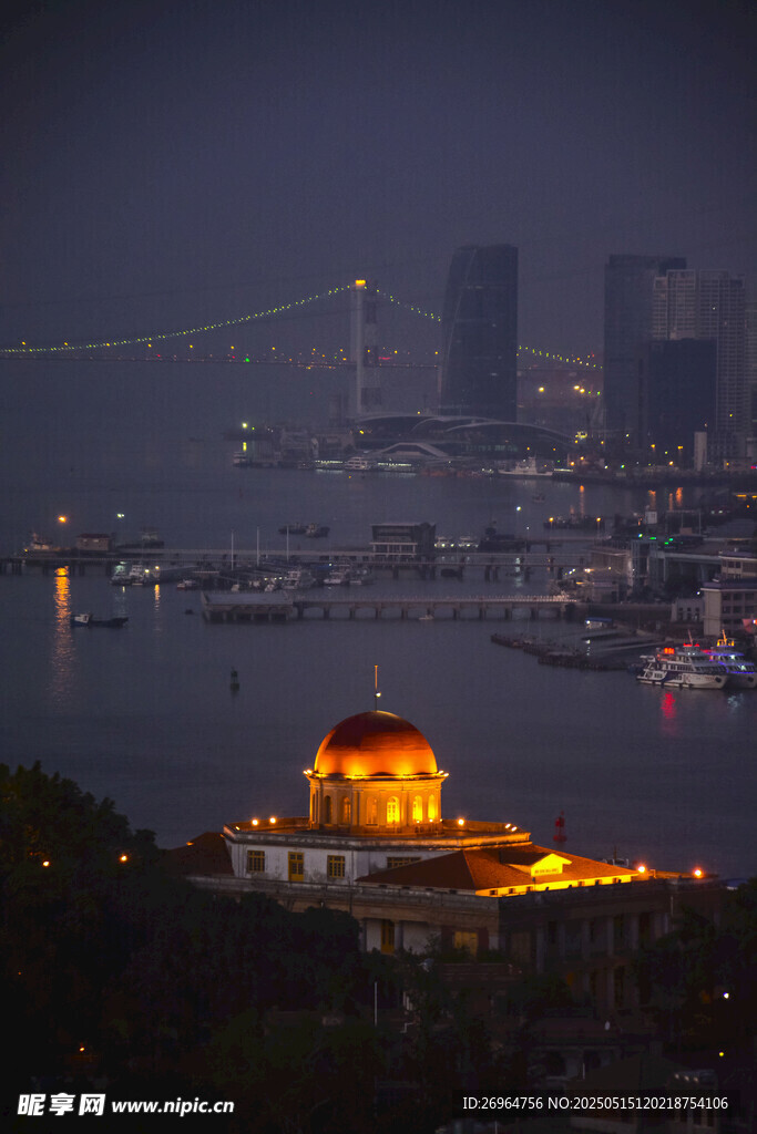 青島夜景中的城市與建筑