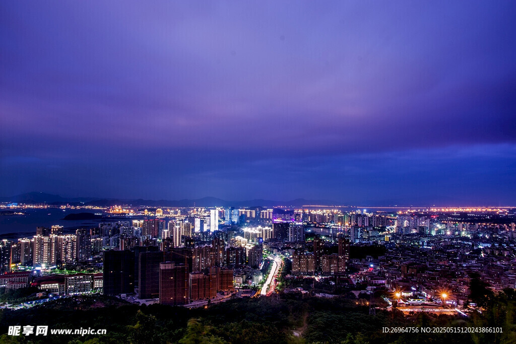 城市夜景俯瞰絢麗燈火