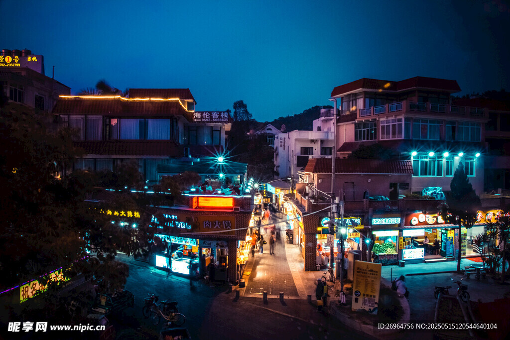 古鎮(zhèn)夜景燈火璀璨