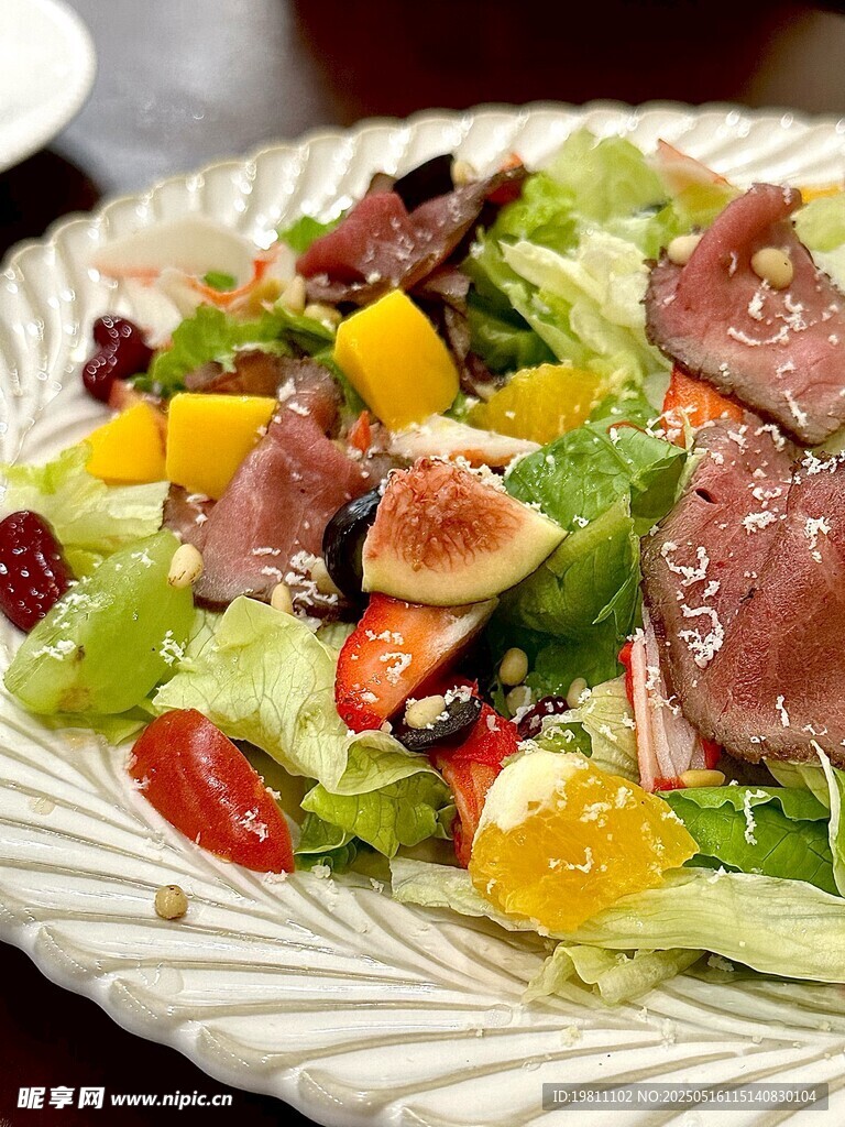 美味水果牛肉沙拉拼盤