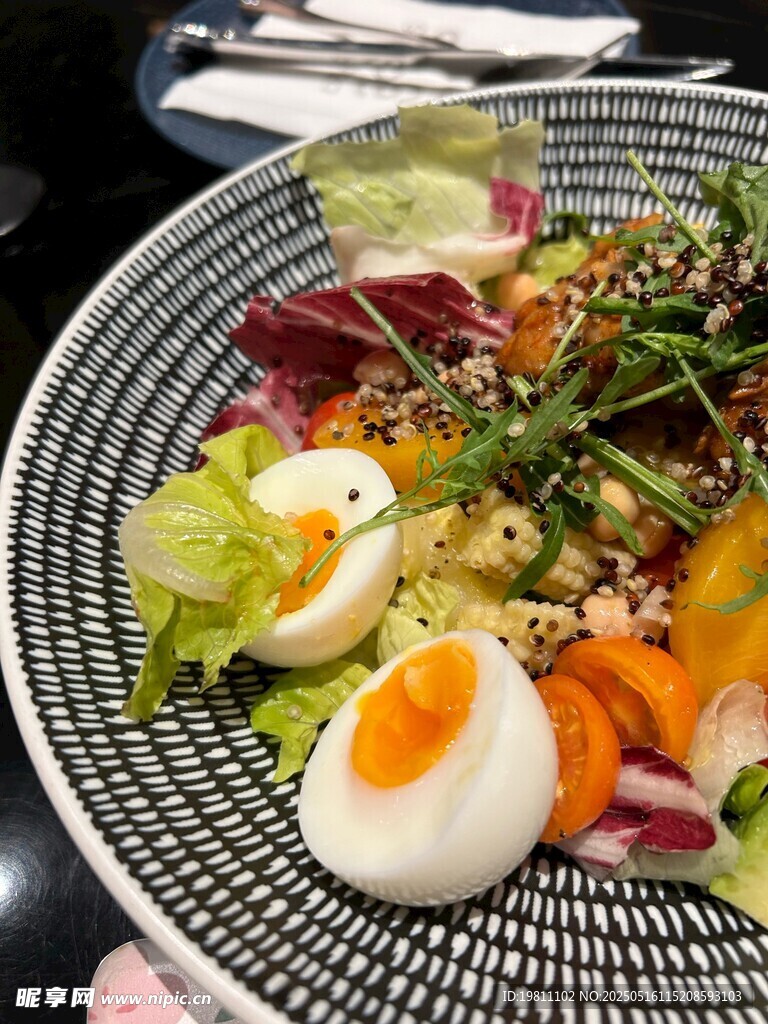 美味蔬菜溏心蛋沙拉