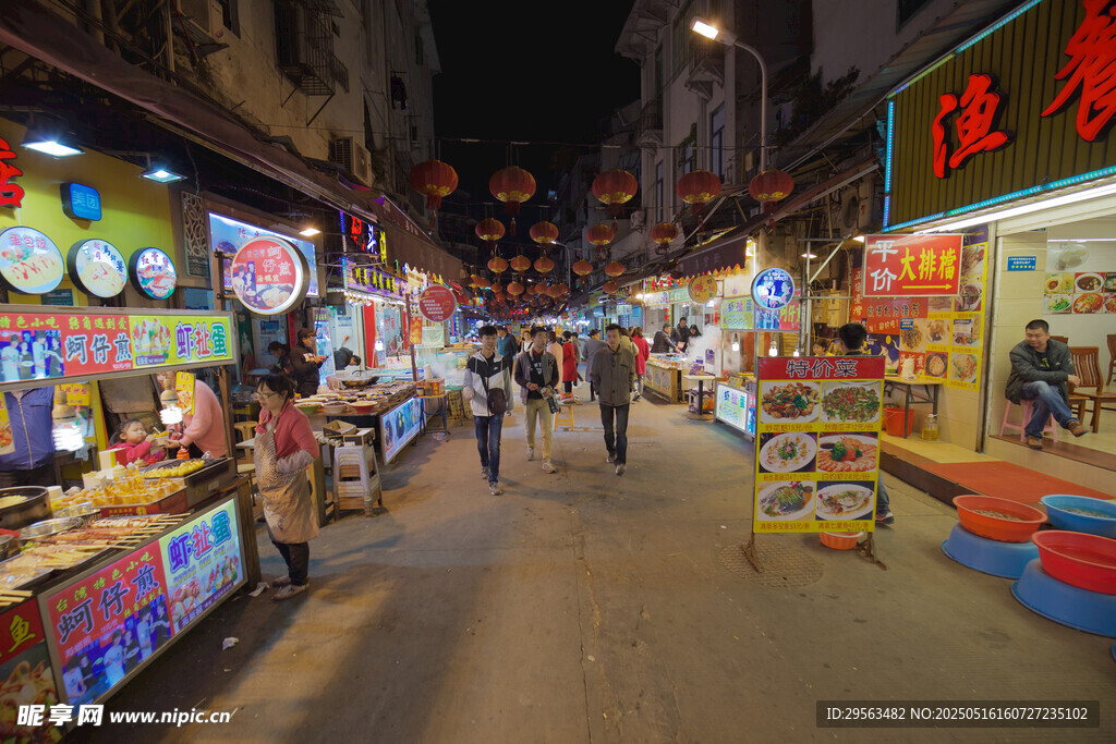 熱鬧夜市街景