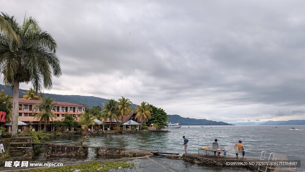 湖畔小鎮風景
