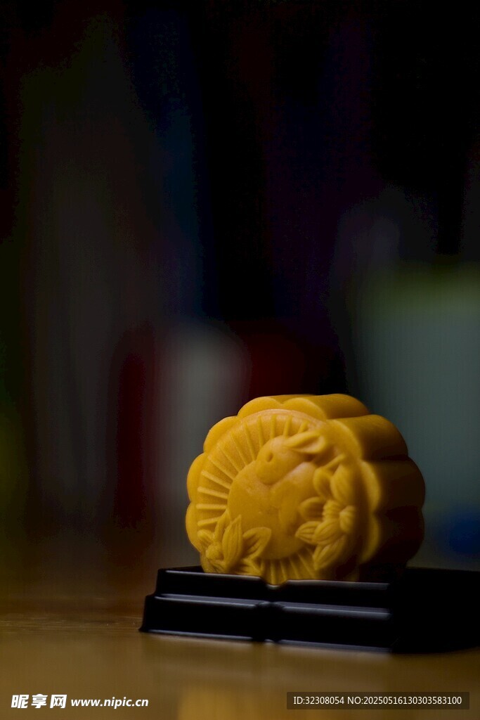 精美黃色雕刻擺件