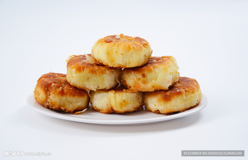 美味香酥小餅堆疊盤中