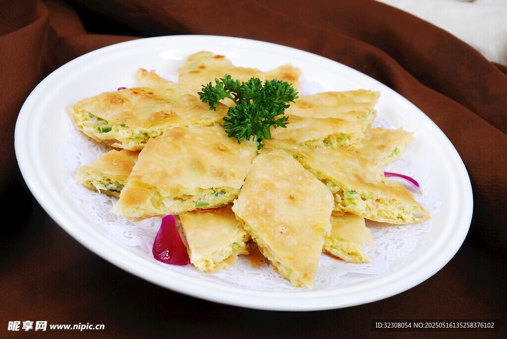 美味煎餃擺盤精致