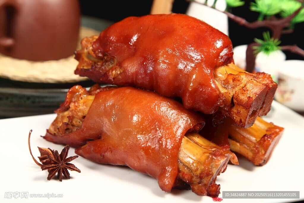 美味醬鹵豬蹄誘人呈現(xiàn)