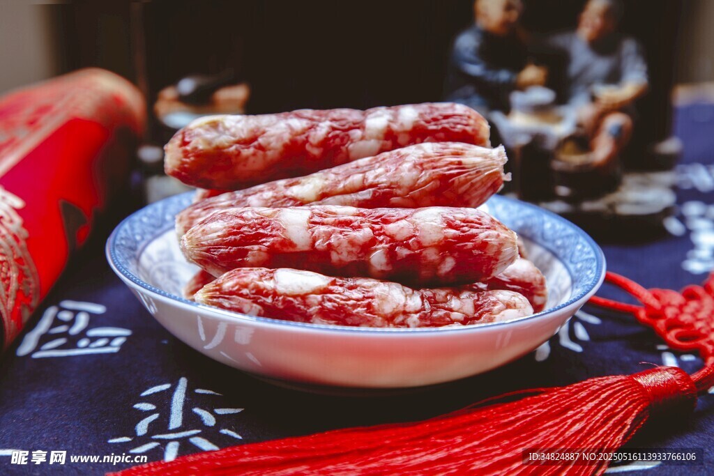 美味香腸擺放在盤