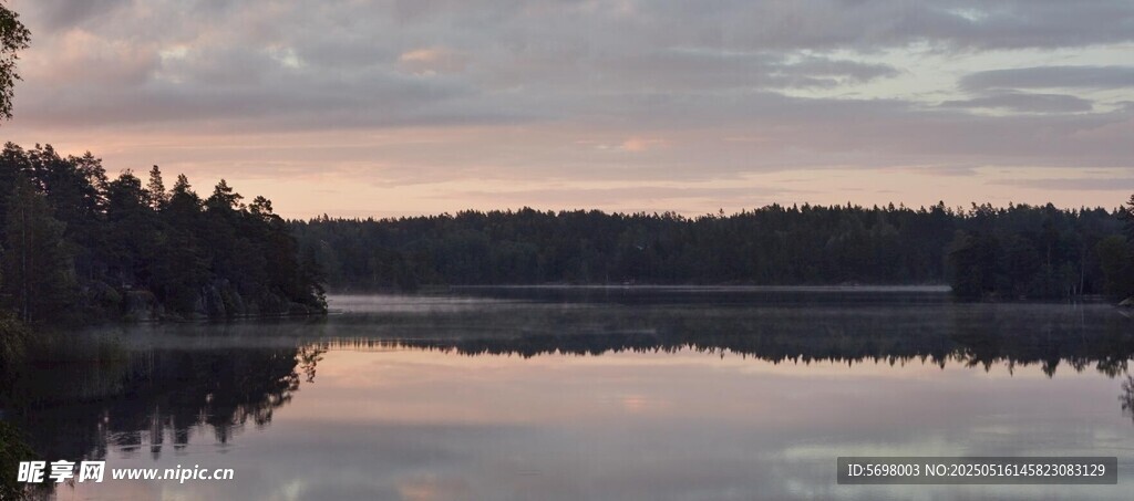 湖畔黃昏美景