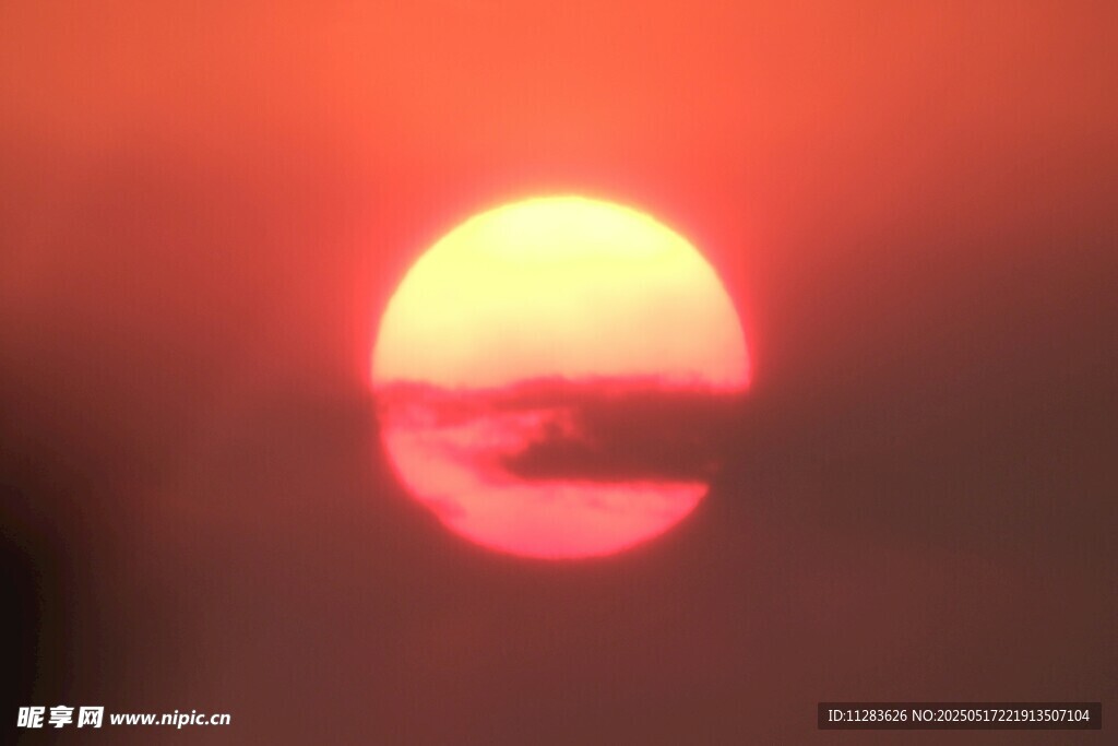 夕陽西下映天際