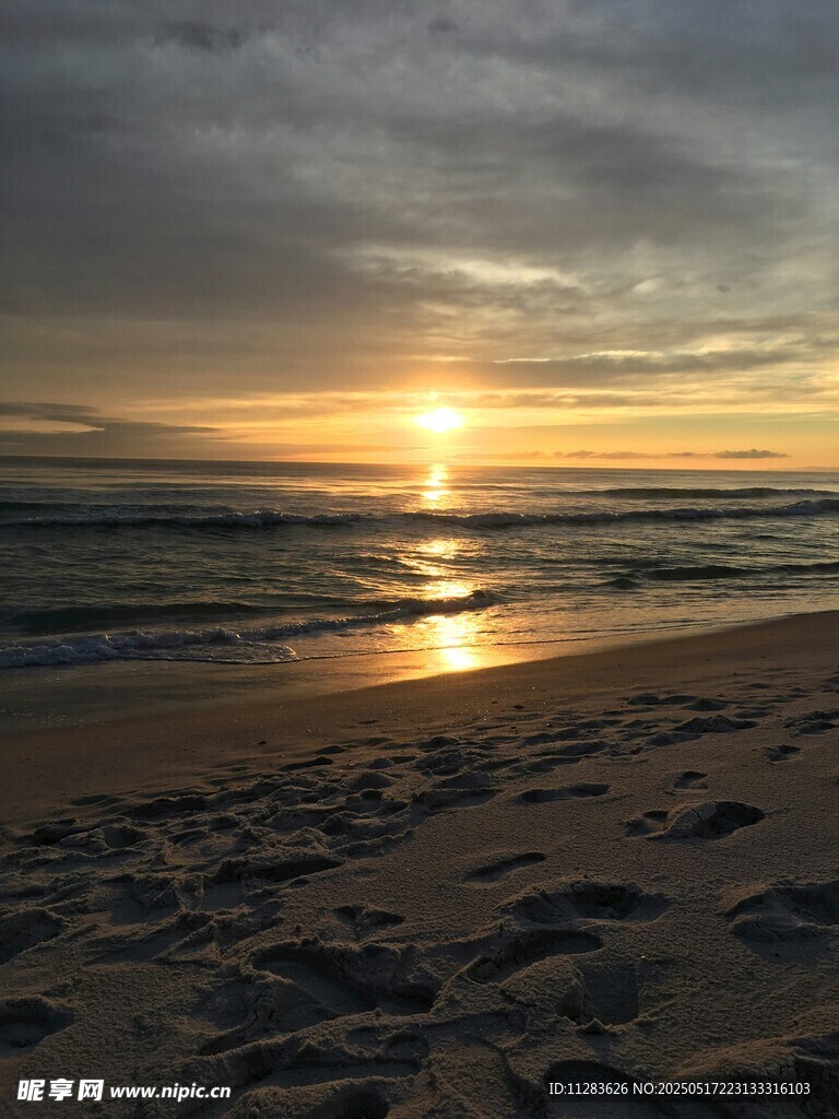 海邊日落沙灘美麗景象