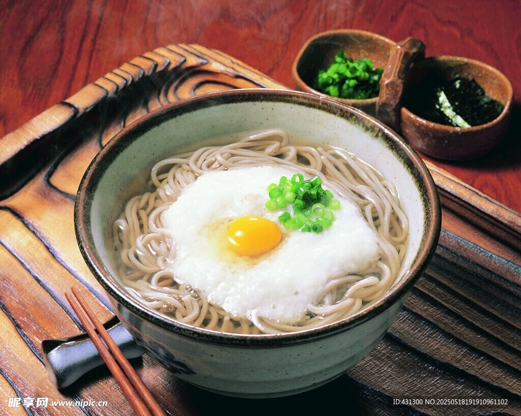 日式蕎麥面配溫泉蛋
