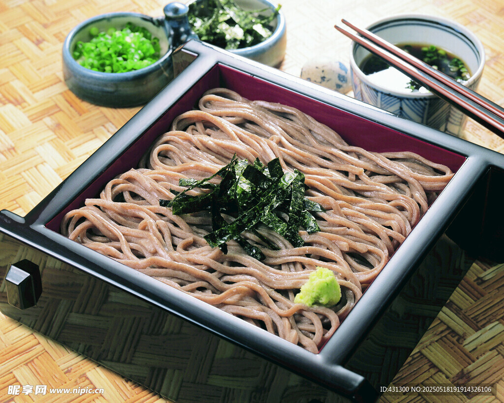 日式蕎麥面擺盤精致誘人