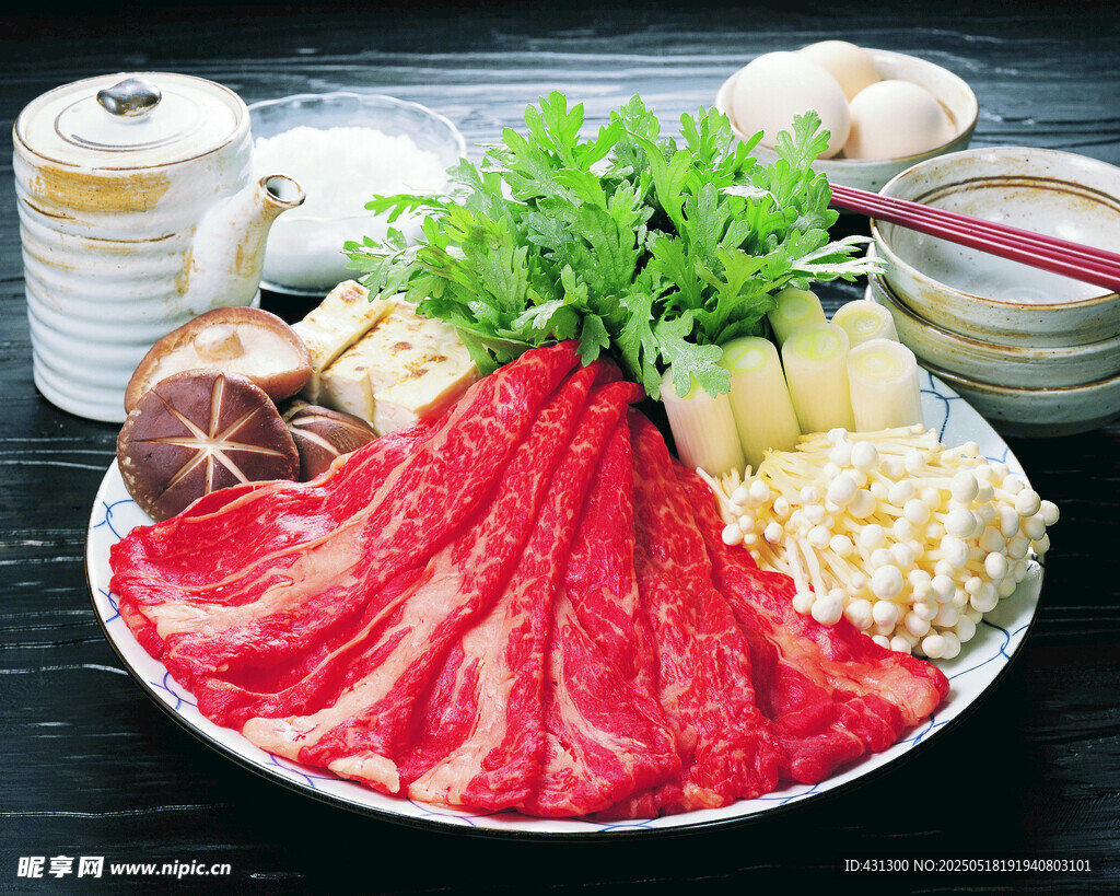 豐盛牛肉火鍋食材拼盤