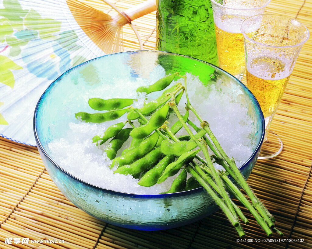 碗中鮮嫩蘆筍配米飯