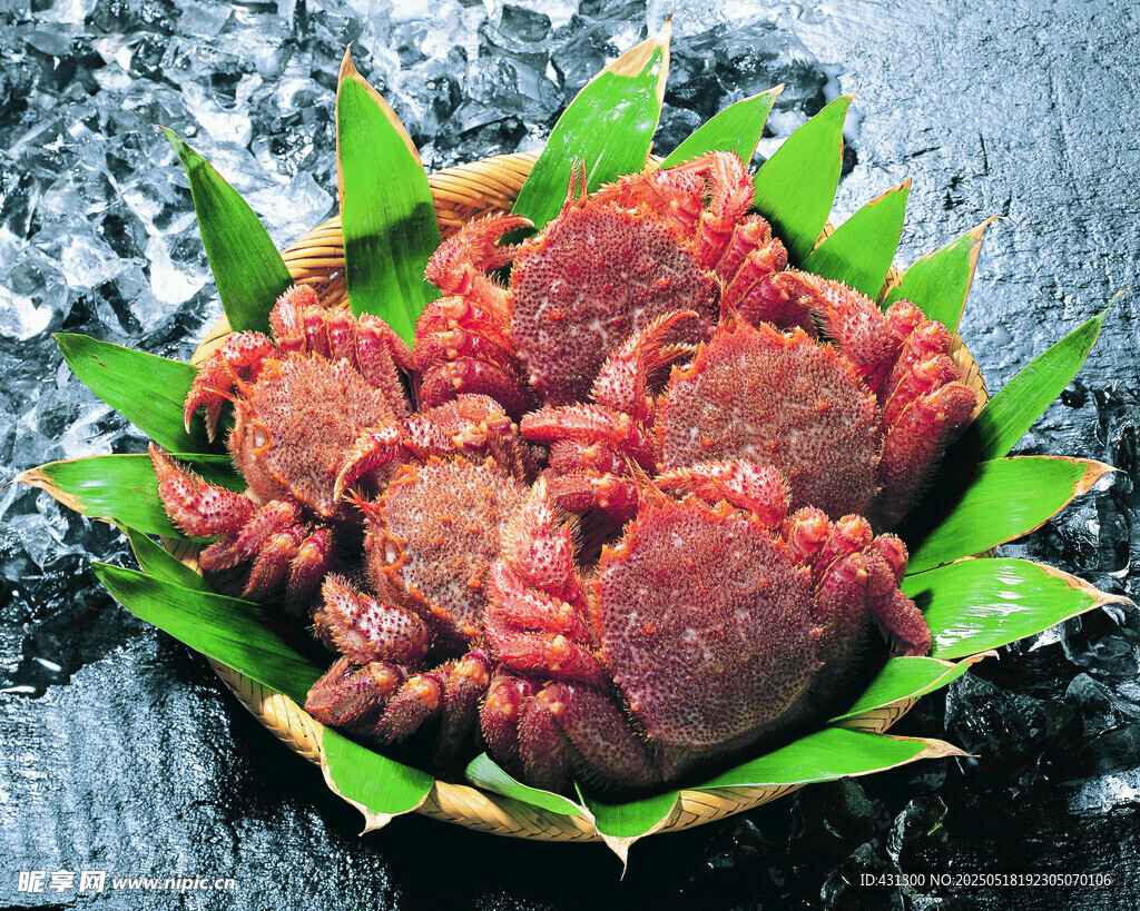 鮮嫩牛肉置于綠葉之上