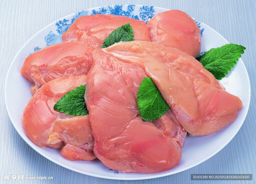新鮮生雞肉配薄荷葉