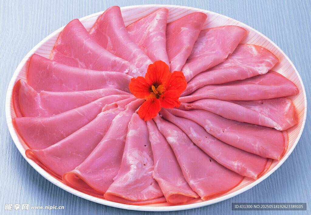 精美擺盤的鮮嫩火腿肉片