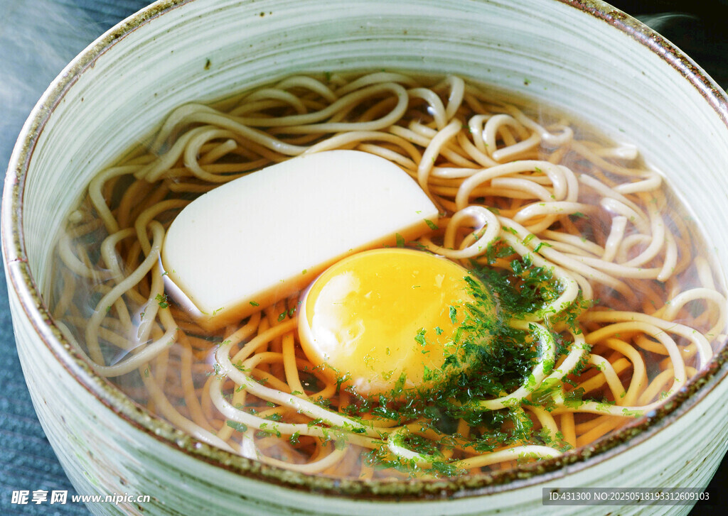 日式溏心蛋拉面美食