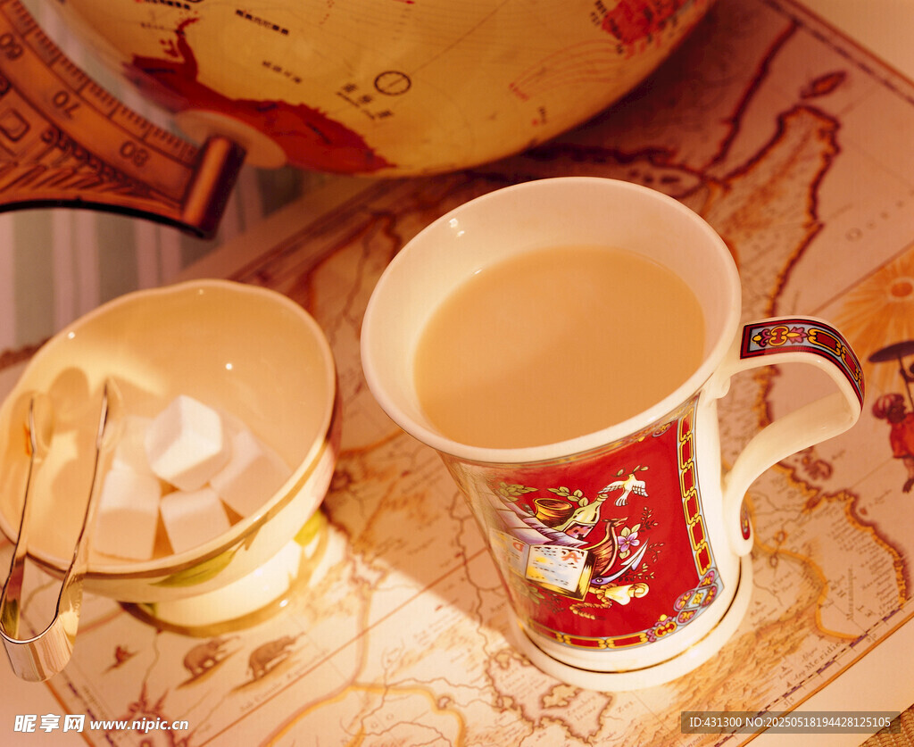 復(fù)古風(fēng)茶杯與點(diǎn)心組合