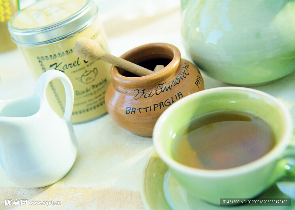 溫馨茶具與醇香飲品