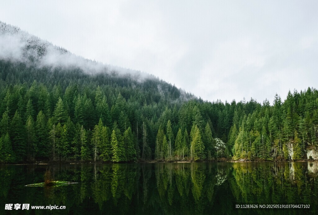 山林湖泊美景