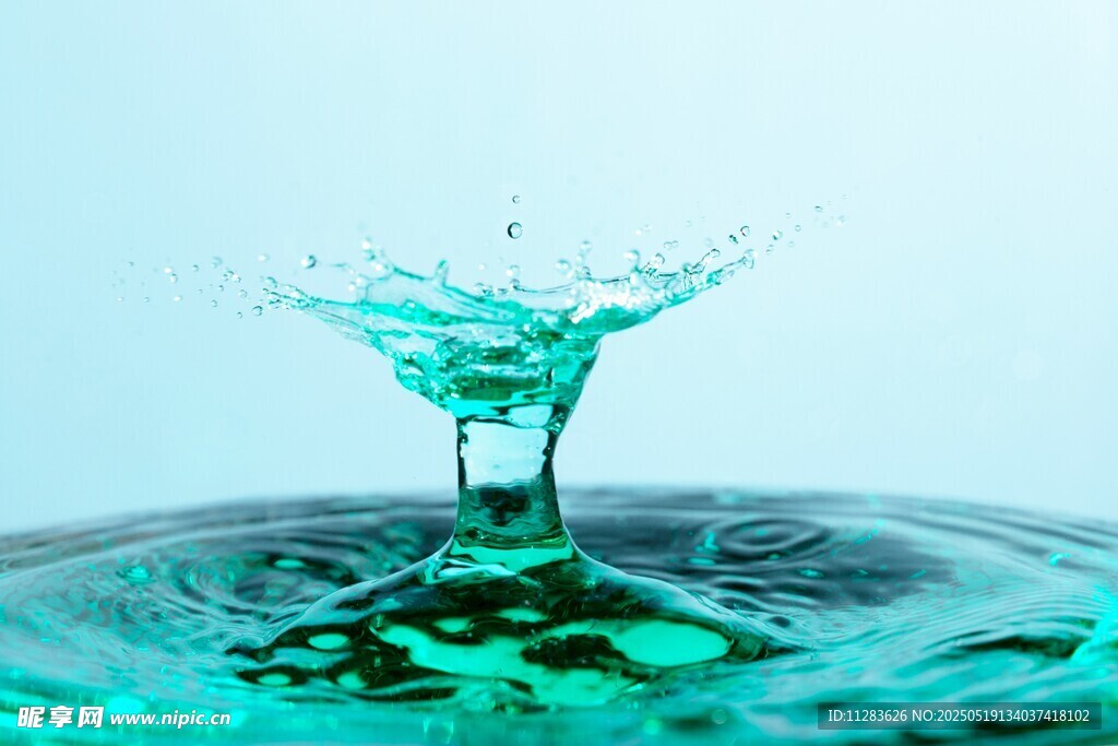 水滴飛濺的靈動瞬間