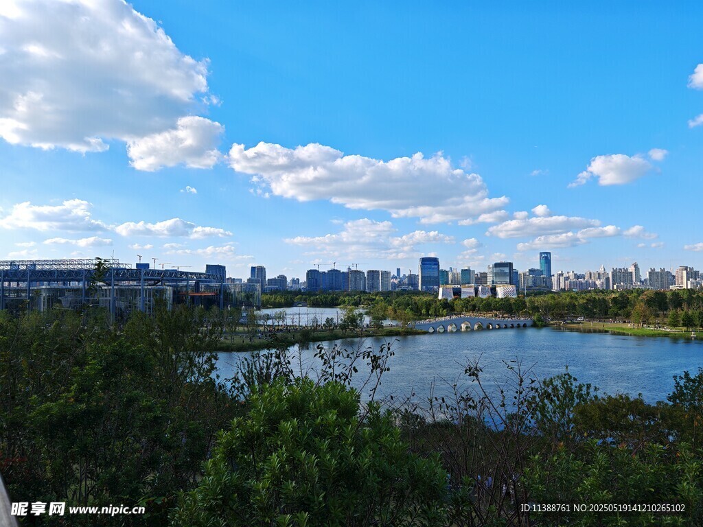 湖畔城市風(fēng)光美景