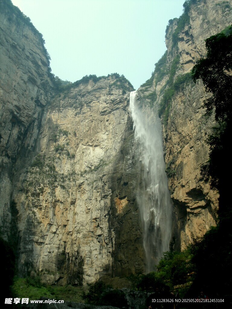 山間飛瀑景觀(guān)