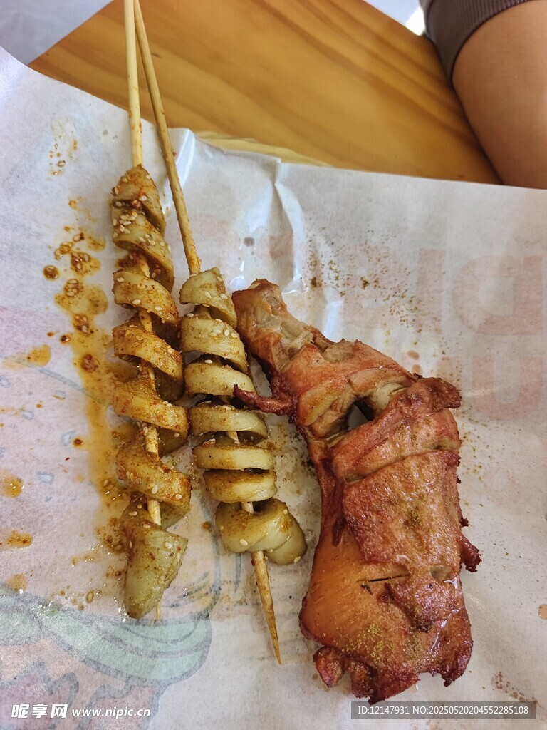 美味烤串誘人食欲