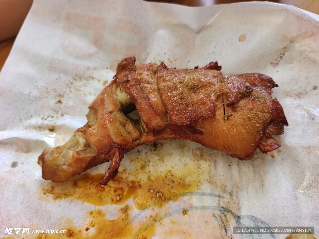 啃過的烤雞腿