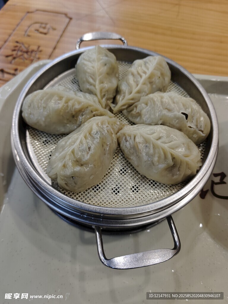 蒸籠里的美味餃子