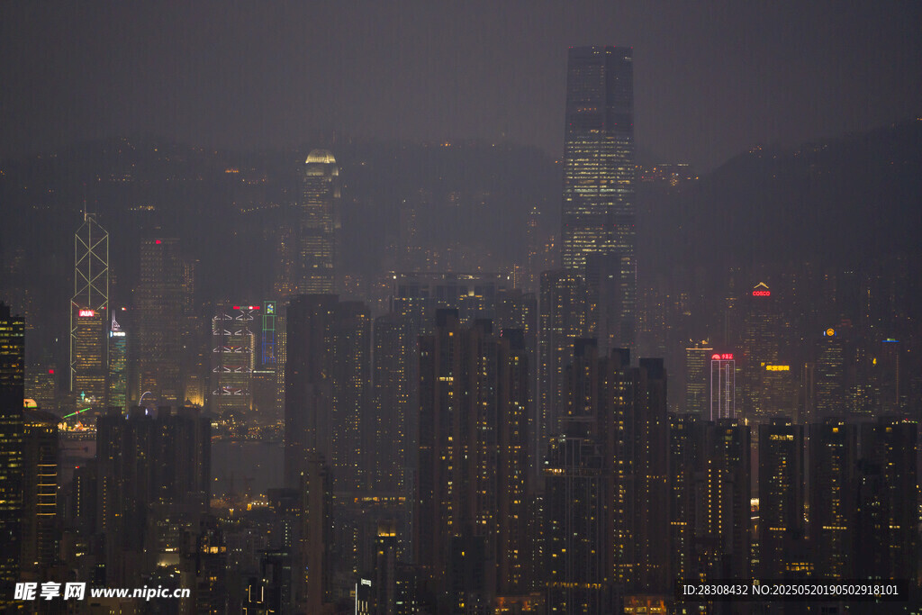 霧中都市夜景