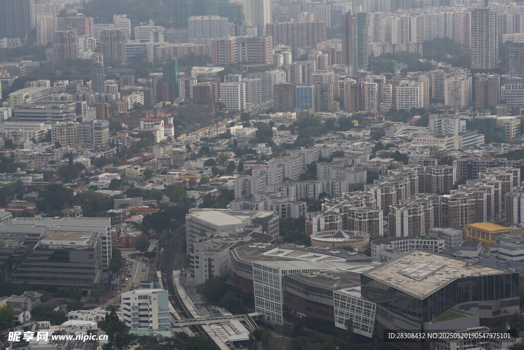 俯瞰繁華都市建筑群