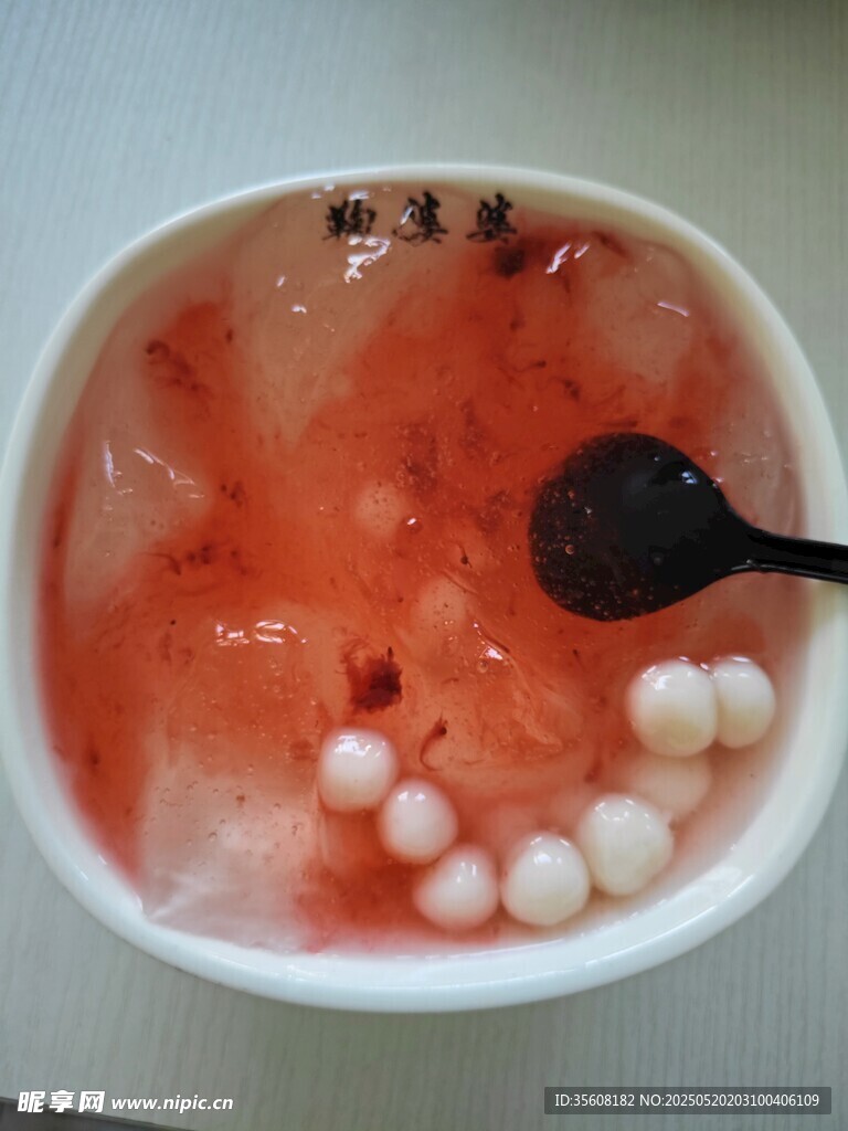 草莓冰湯圓冰粉